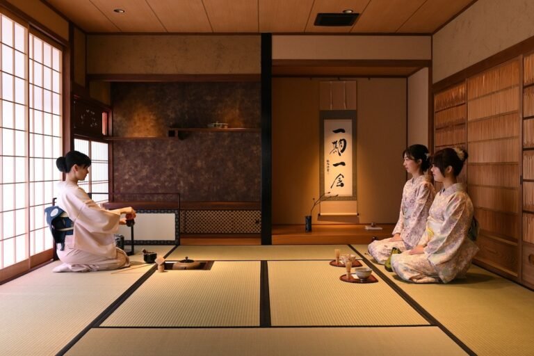 Experiencia de ceremonia del té con kimono